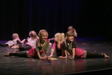 PLESNA REVIJA 01 FOTO LJUBO VUKELIČ